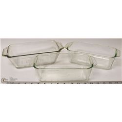 A BOX WITH PYREX AND ANCHOR HOCKING BAKEWARE