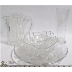 FLAT OF ASSORTED GLASSWARE