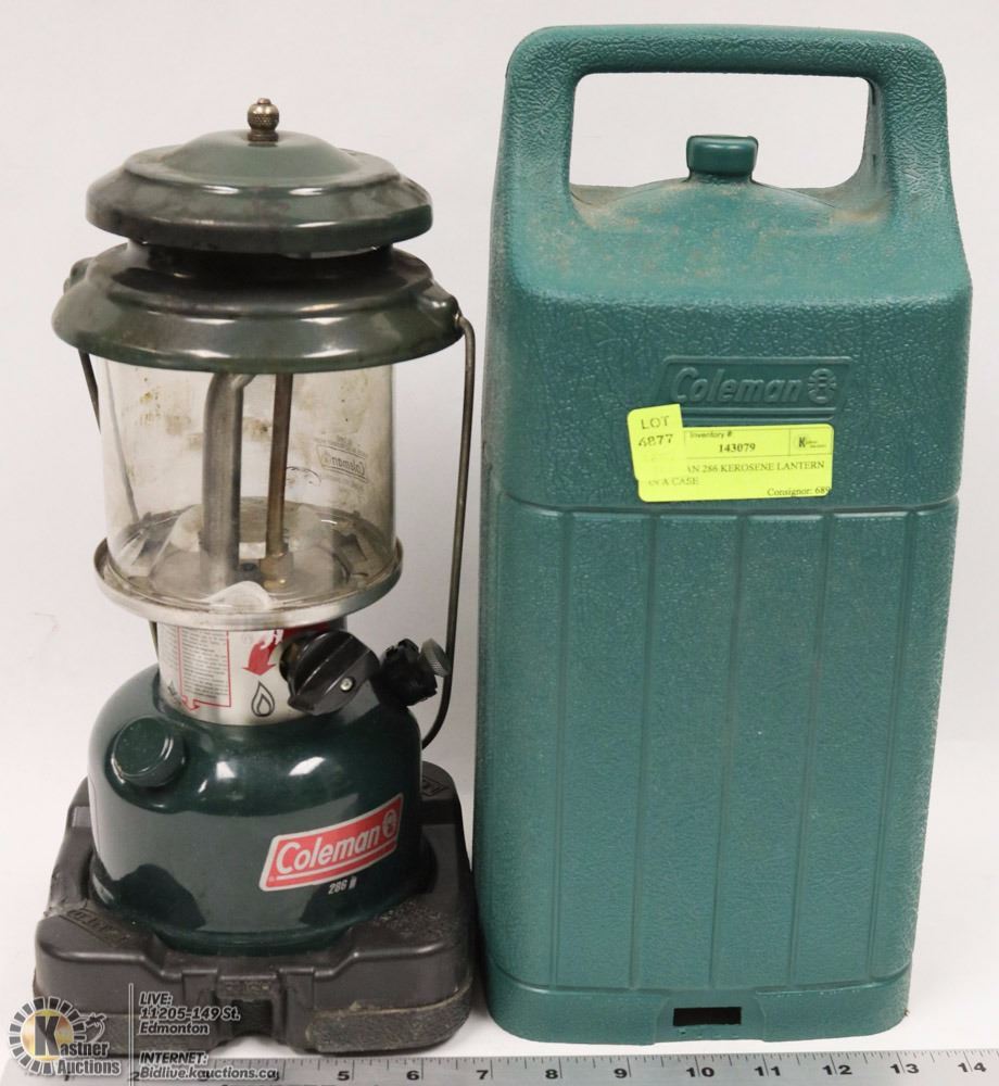 COLEMAN 286 KEROSENE LANTERN IN A CASE