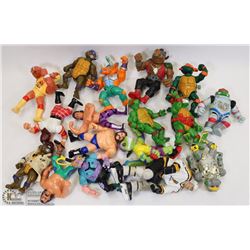 BOX OF PLAY FIGURES INCL WRESTLING, TURTLES &