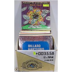 BOX OF VINTAGE RECORDS INCL LOUIS ARMSTRONG & MORE