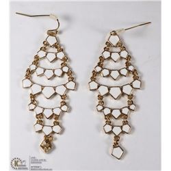 NEW SUMMER GETAWAY CHANDELIER EARRINGS WHITE