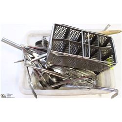 BUS TRAY OF ASSORTED SILVERWARE