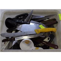 BUS TRAY OF KNIVES AND SPATULAS/UTENSILS