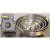 Image 1 : LOT OF  MIXING BOWLS AND SCALE