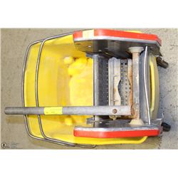 MOP BUCKET SQUEEGEE