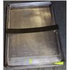 Image 1 : 9  LARGE ALUMINUM  BAKING SHEETS