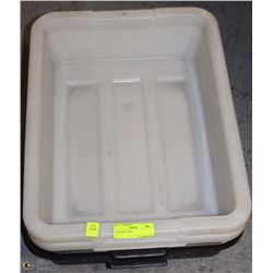 4 KITCHEN TUBS