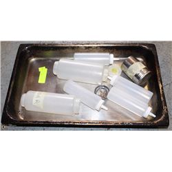 TRAY INCLUDING CONDIMENT BOTTLES