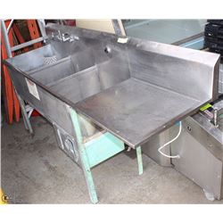 3 WELL COMMERCIAL STAINLESS SINK