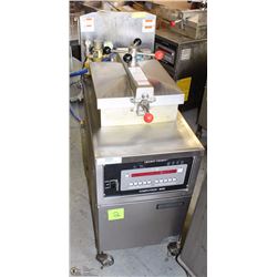 HENNY PENNY COMPUTRON-8000 PRESSURE COOKER