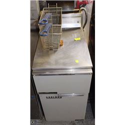 GARLAND DEEPFRYER WITH BASKET