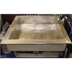 REFRIGERATED SALAD BAR (CHILLER)