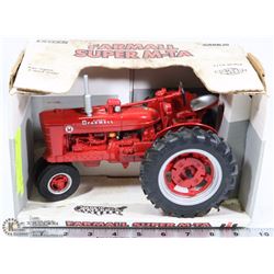 1:16 ERTL DIE CAST FARMALL SUPER M-TA TRACTOR