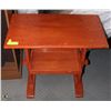 Image 1 : VILAS BRANDED SOLID MAPLE END TABLE WITH SHELF