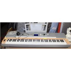YAMAHA PORTABLE GRAND LARGE ELECTRIC PIANO