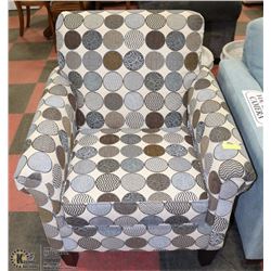 DESIGNER CIRCLE PATTERN PADDED ARM