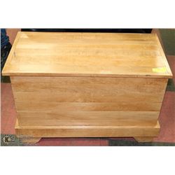SOLID WOOD MEMORY CHEST W/TOP TRAY -