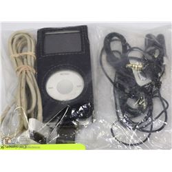 4 GB APPLE IPOD W/302 SONGS IN BLACK