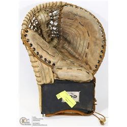 VINTAGE SPORTS GLOVE