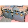 Image 1 : VINTAGE MONARCH LUGGAGE STEAMER TRUNK
