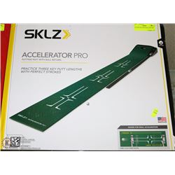 PUTTING MAT WITH BALL RETURN