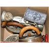 Image 1 : ESTATE BOX WITH VINTAGE MEAT GRINDERS AND PITCHER