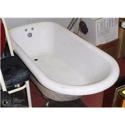CHROME FOOT FIBERGLASS SOAKER TUB
