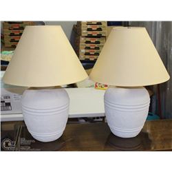 PAIR OF VINTAGE CERAMIC LAMPS