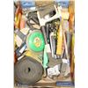 Image 1 : BOX OF ASSORTED HAND TOOLS INCL. HACK SAW, HAMMER
