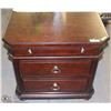 Image 1 : 3 DRAWER NIGHT STAND