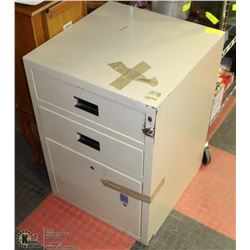 METAL LOCKING CABINET