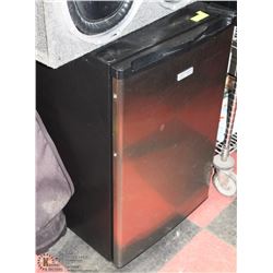 CUISINART BLACK & STAINLESS STEEL FRIDGE