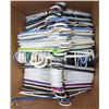 Image 1 : BOX W/OVER 120 PLASTIC HANGERS