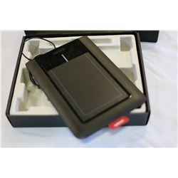 WACOM BAMBOO PEN AND TOUCH ARTIST TABLET