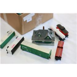 BOX OF HO SCALE TRAIN BOX CARS AND HOUSE