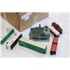 Image 1 : BOX OF HO SCALE TRAIN BOX CARS AND HOUSE