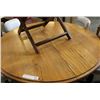 Image 1 : ROUND OAK PEDESTLE DINING TABLE