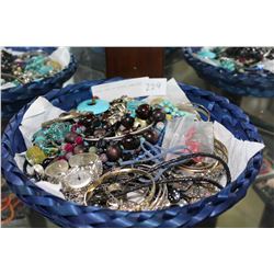 LARGE TRAY OF ESTATE JEWELLRY