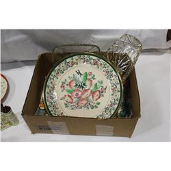 BOX OF COLLECTIBLE CHINA AND HAND PAINTED VINTAGE FIGURES
