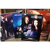 Image 1 : LOT OF MOVIE POSTERS AND HALO STAND