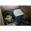 Image 1 : LOT OF FISH TANK DECOR