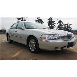 2006 LINCOLN TOWN CAR SIGNATURE LIMITED SEDAN