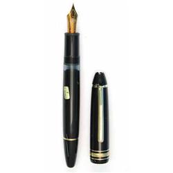 A good Montblanc Meisterstruck No 146 black fountain pen, with 14ct gold nib in original case and...