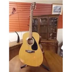 YAMAHA ACOUSTIC 6 STRING GUITAR - STAND NOT INCLUDED