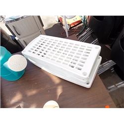 PLASTIC 3 SHELF STAND