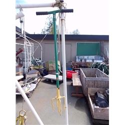 THE CLAW GARDEN TOOL