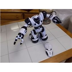 REMOTE CONTROL ROBOT WITH REMOTE - STR