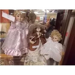 COLLECTOR DOLLS - 3 TTL