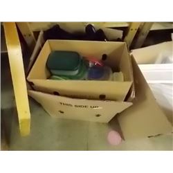 BOX ASSORTED PLASTIC CONTAINERS & GOLF SOCKS